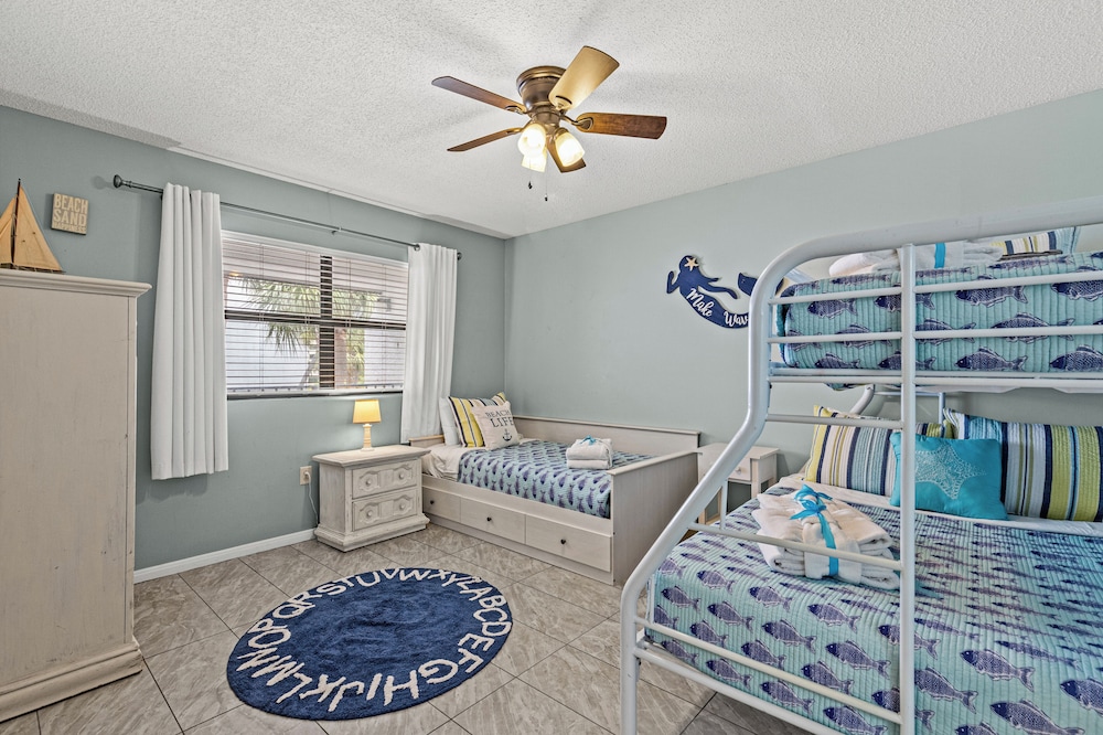 One More Round! 3BR 3BA Sleeps 10! 11 Pools! Golf Courses! Tennis Courts!