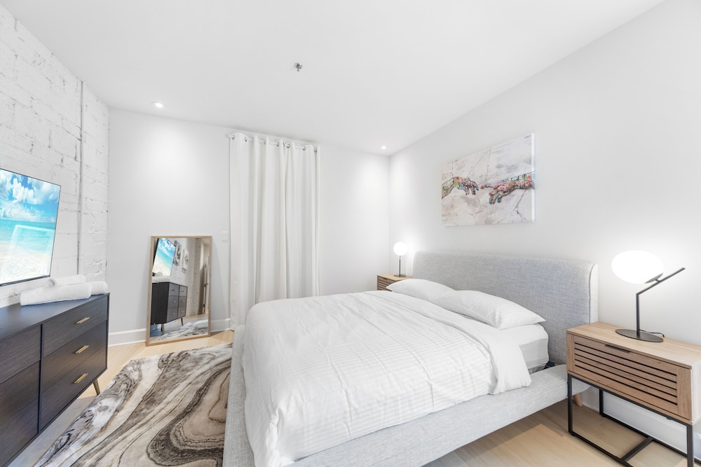 Elegant Suites De La Montagne- Dtwn Mtl - Image 2