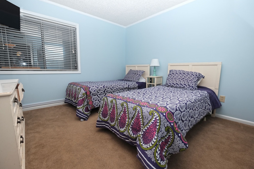 Pelican Landing 125 3 Bedroom Condo