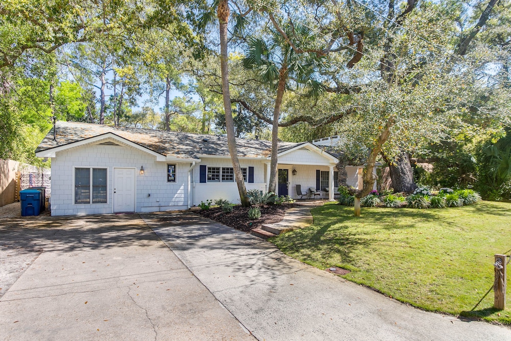 Spacious St Simons Island Vacation Rental w/ Pool! view 3