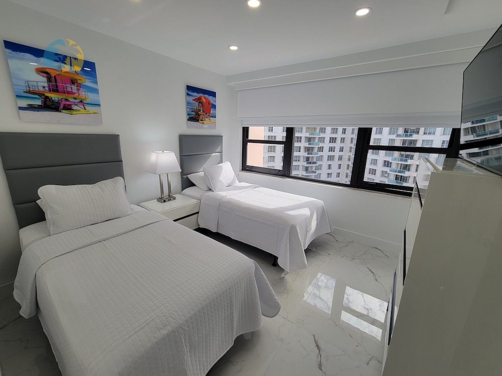 Alexander 1115 3 Bedroom Apts