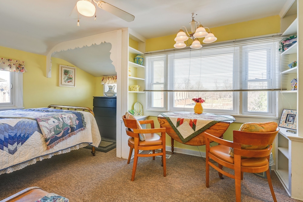 < 1 Mi to Old Town Lansing: Home w/ Furnished Deck