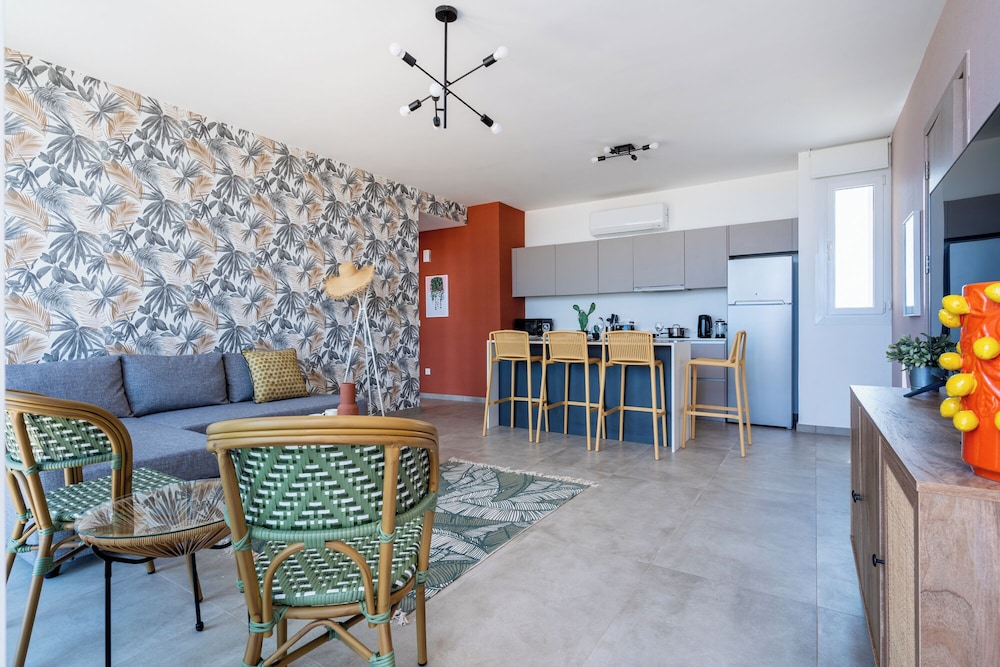 Blu Horizon - Stylish Living with Pool & Balconies in Protaras