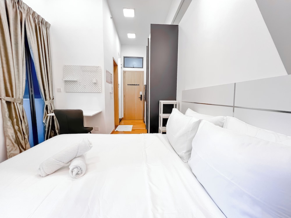 The Luxe by Manhattan Group