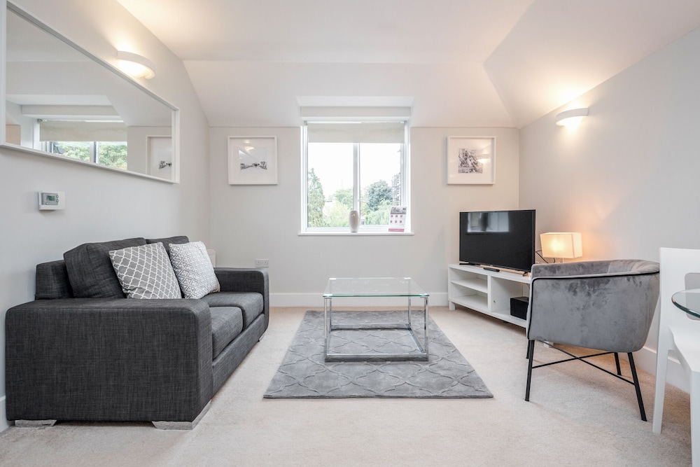 Roomspace Apartments - Lomond Court view 5
