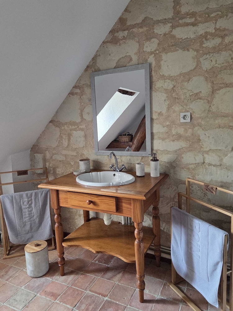 AU PIED DU LAVOIR