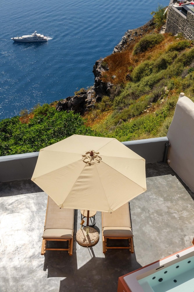 Villa Dawn in Fira Santorini
