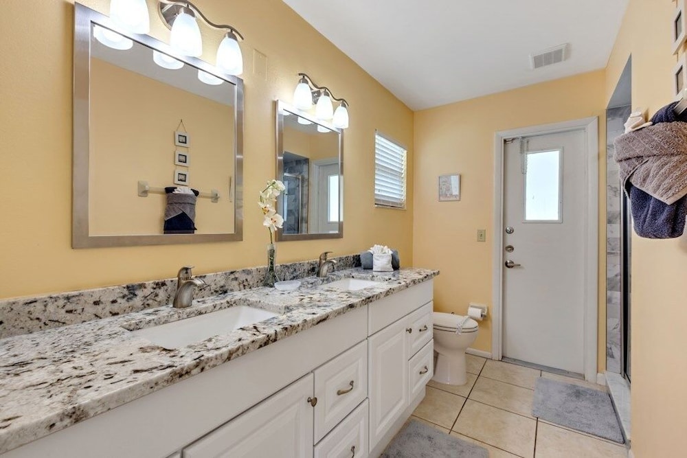 Relaxing Indian Ridge Home W/ Pool, Near Disney & More 4 Bedroom Villa