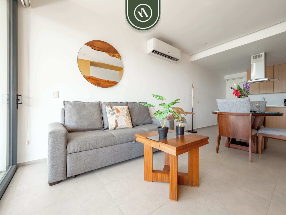 Oceanview 1 BR Condo - Private Beach - Pools