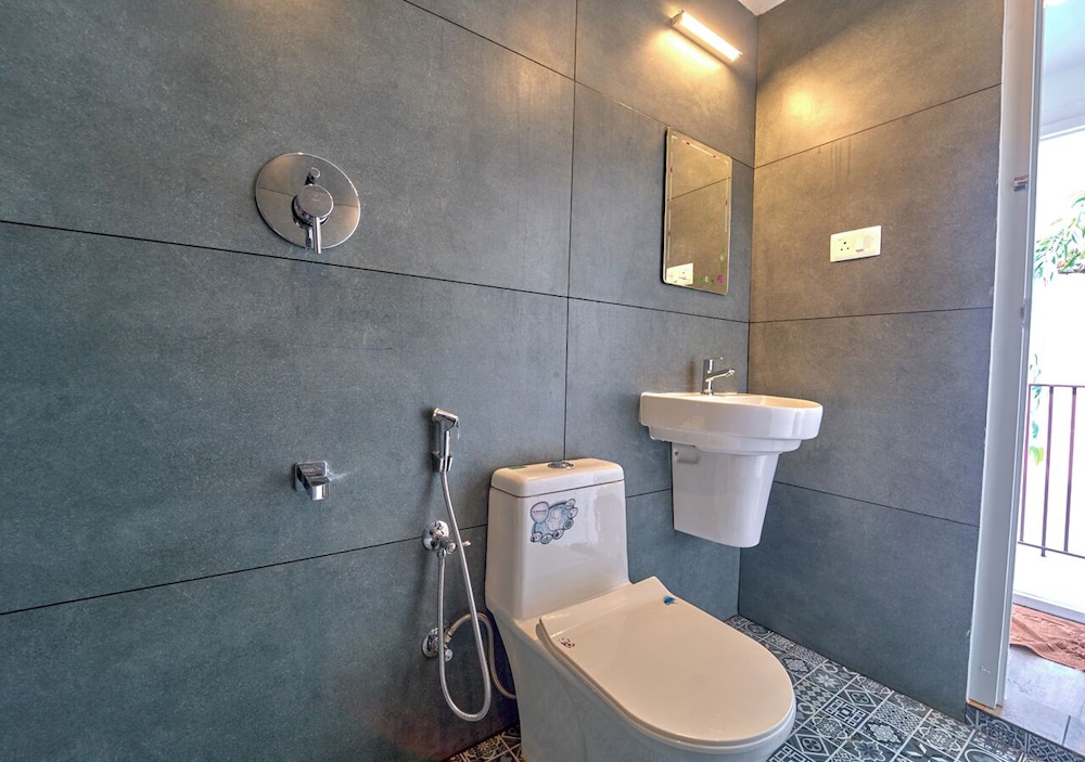 Gardenia Kanthalloor by VOYE HOMES
