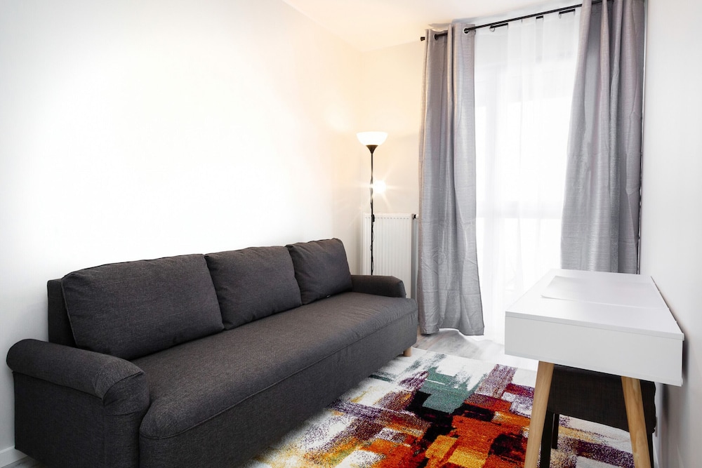 Rondo Wiatraczna Warsaw by Renters view 5