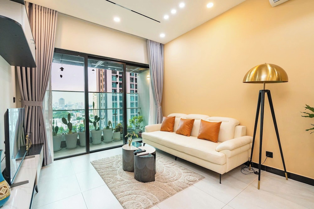 Luxury Vela Luxe - De La Sol Sai Gon