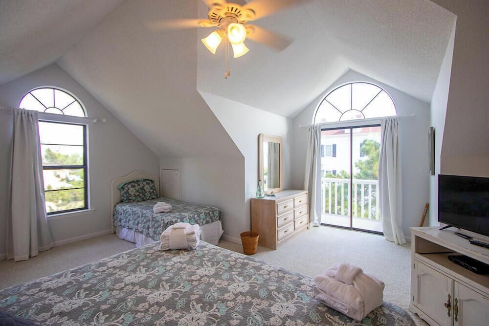 Spectacular Open Floor Plan With Elegance 5-bed, 4-bath Haven on Fripp Island