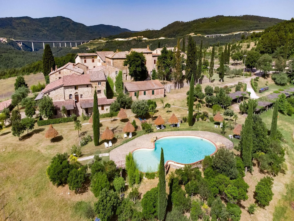 Farmhouse in Tuscany Near Petriolo Spa view 5
