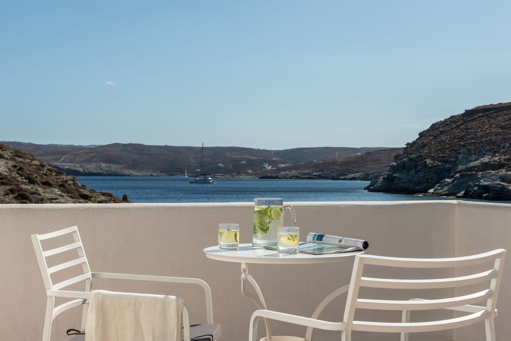 Eneos Kythnos Beach Villas