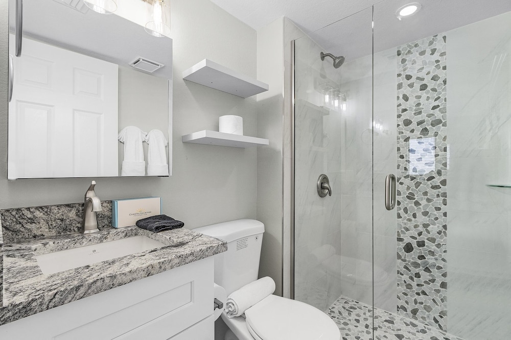 Seaside 108: Oceanview 2br/2ba Condo With Pool, Steps To Beach 2 Bedroom Condo