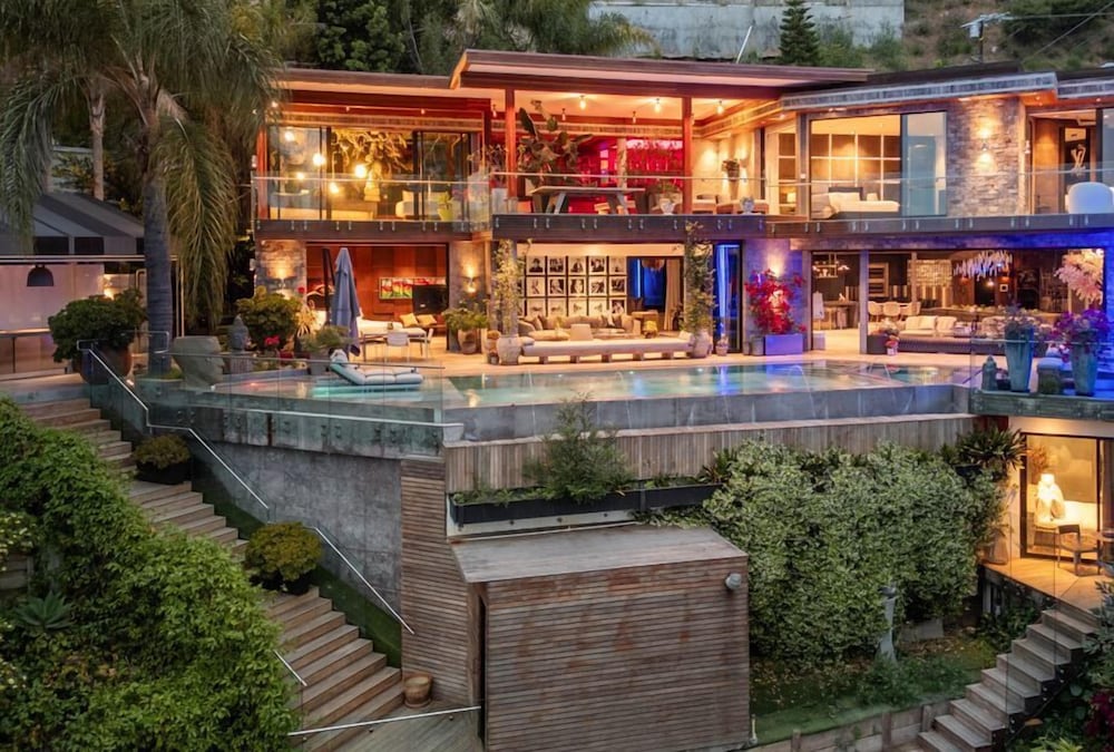 Villa Kaleida - Sleek Modern Sunset Villa With Eclectic Style & Infinity Pool