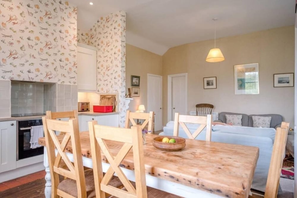 3 Shellpit Cottages Thorpeness view 2