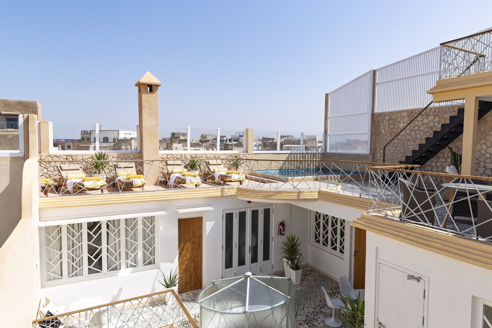 Hotel Suite Azur Hotel - Image 1