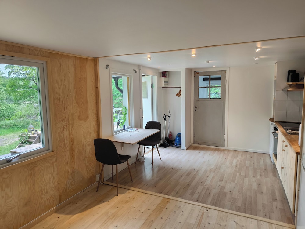 Cozy Tiny House Retreat in Stockholm Archipelago photo 2