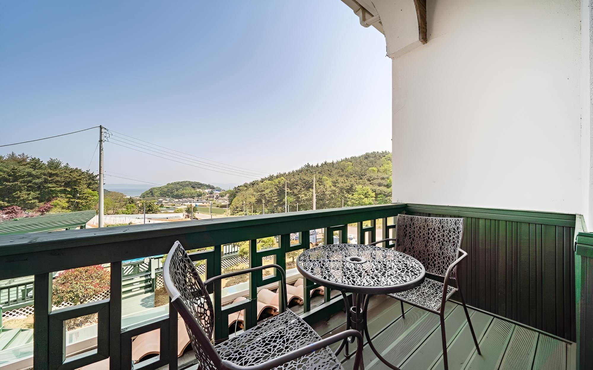 Taean Baja California Pension