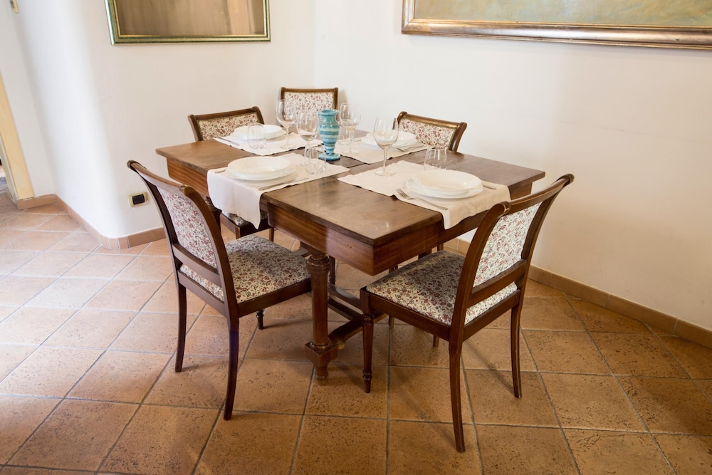 Estate4home - Trevi Fountain Apartment