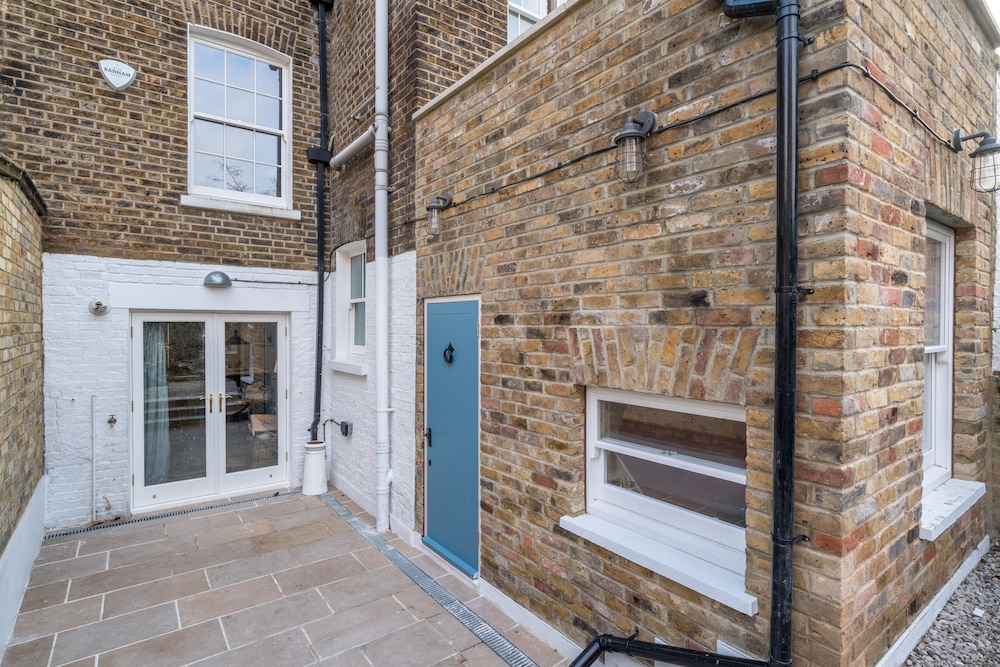 JOIVY Stylish 2-Bed House W/ Private Garden In Hackney