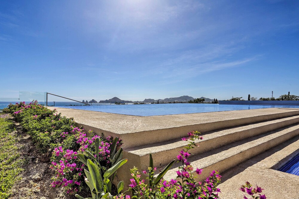 Luxe Cabo Condo w/ Ocean Views + Amenities!