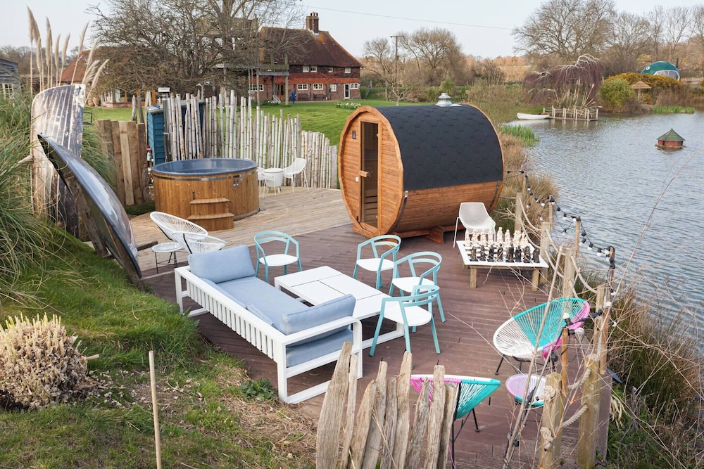 Lakeside Sussex Retreat