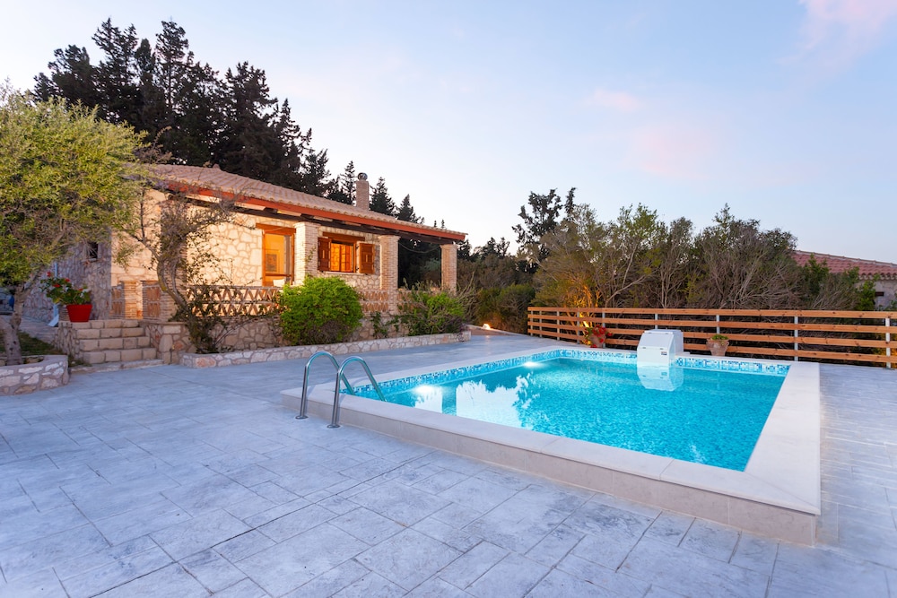 Liuba Houses