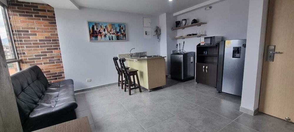 La 70 Laureles Condo cold AC