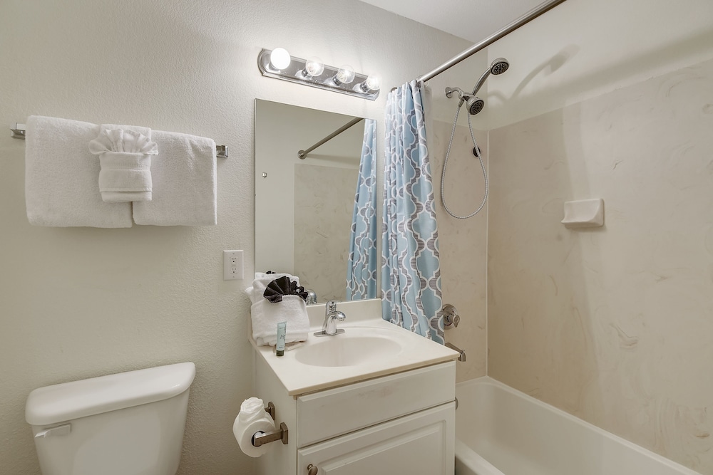 Tidewater by Book That Condo
