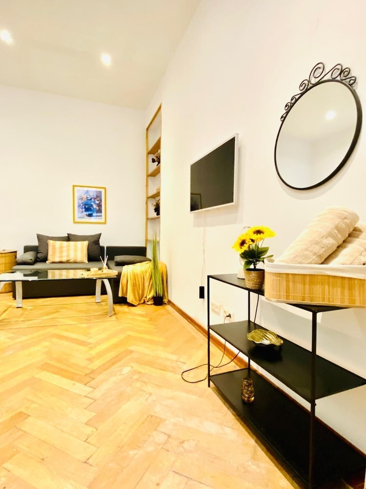 Bright and Spacious 2BR Flat Westbahnhof