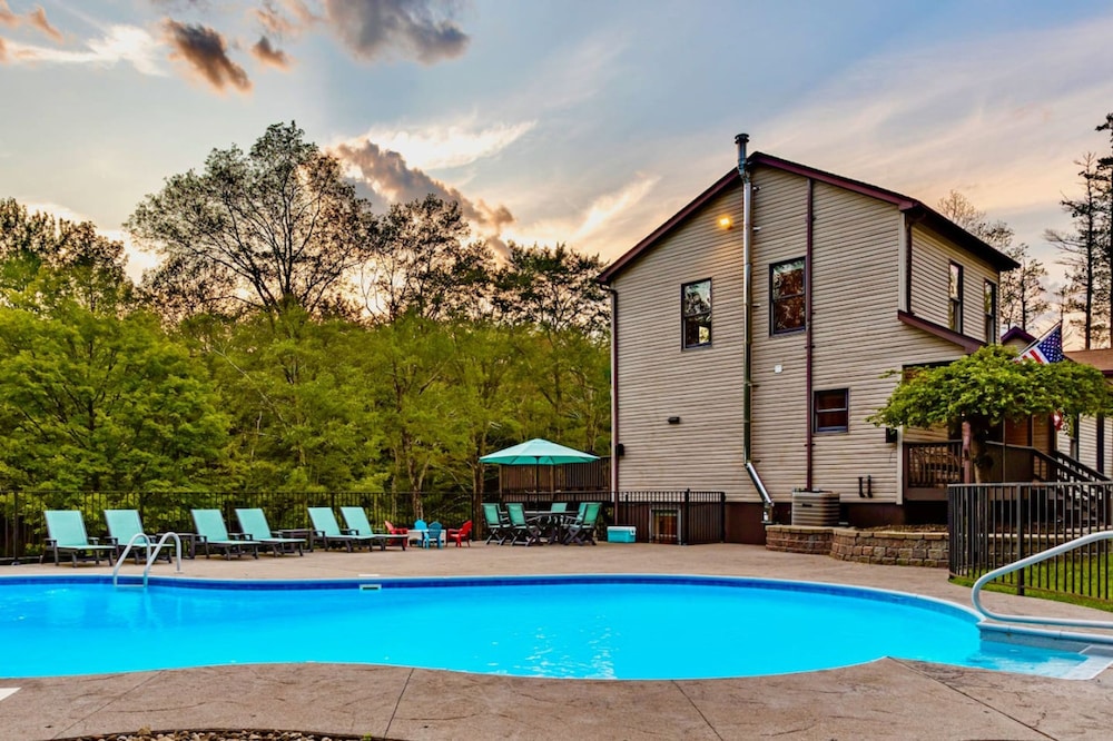 Family Fun Oasis Hot Tub Steam Room Pool Stream Firepit Games