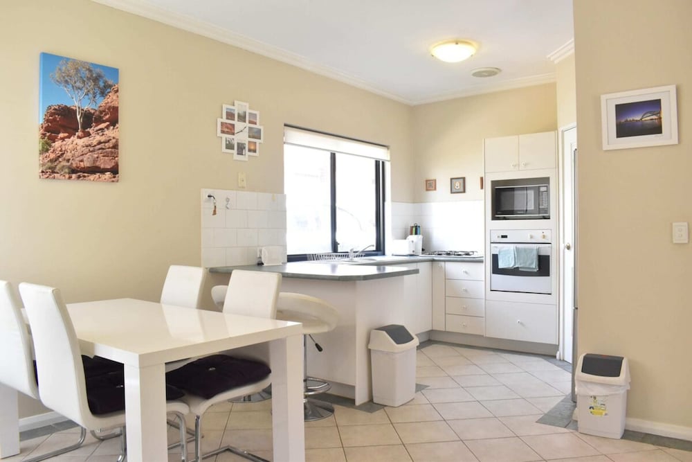 Comfortable 2 Bedroom With Serene Garden view 4