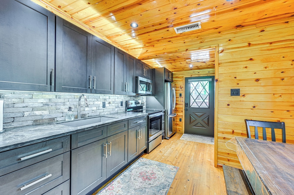 Hike & Snow Play! Creekside Cabin in Payson view 4