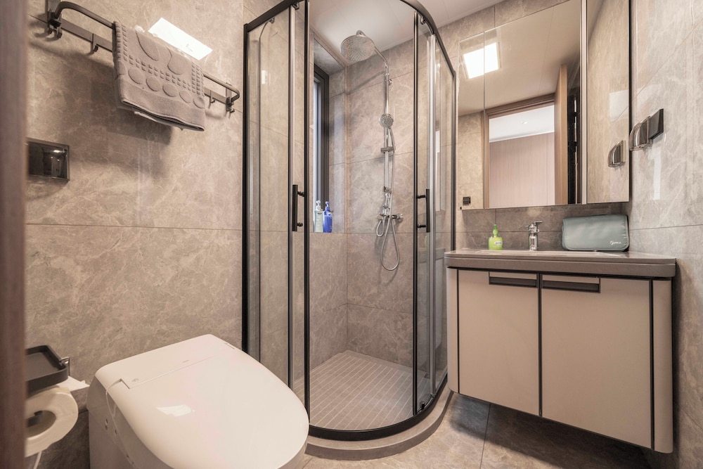 Tyms Hongqiao Deluxe 3BR 2BA APT