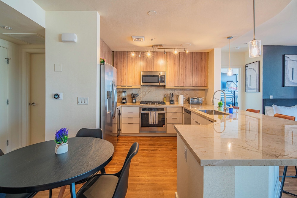 ROVE LIVING/KL - 44 Monroe