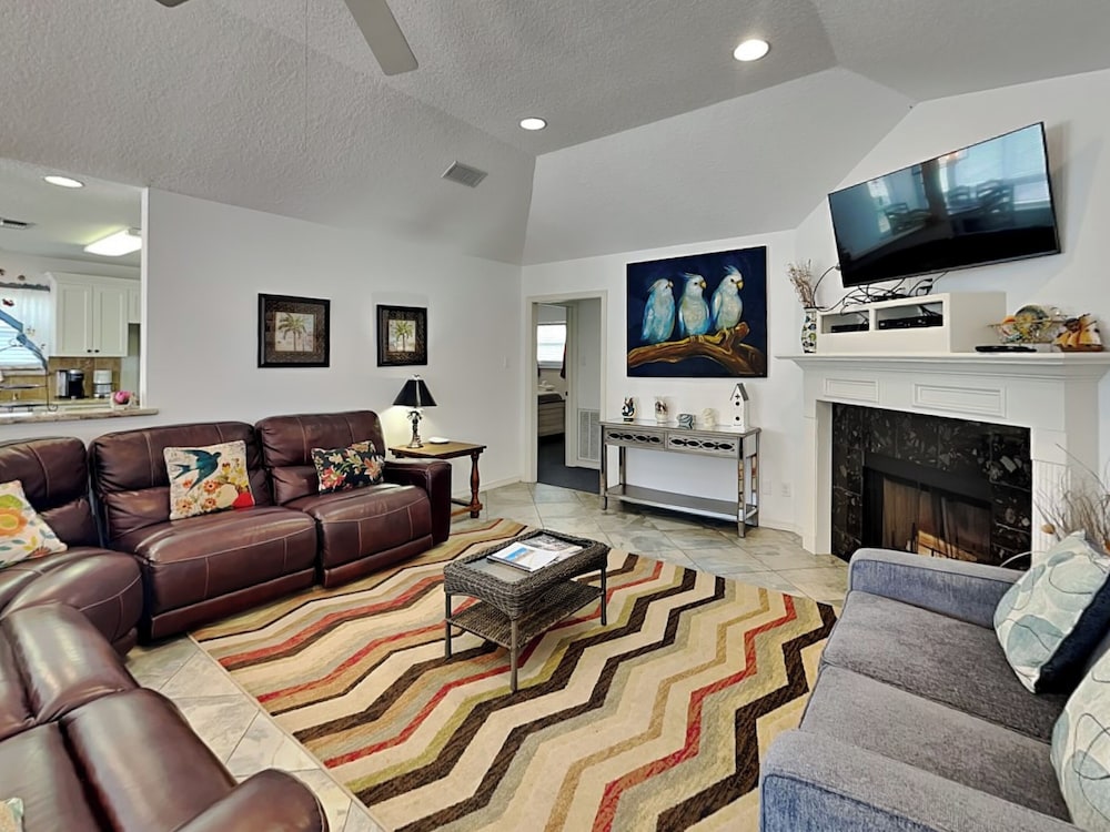 Casa de Reyes by Ryson Vacation Rentals