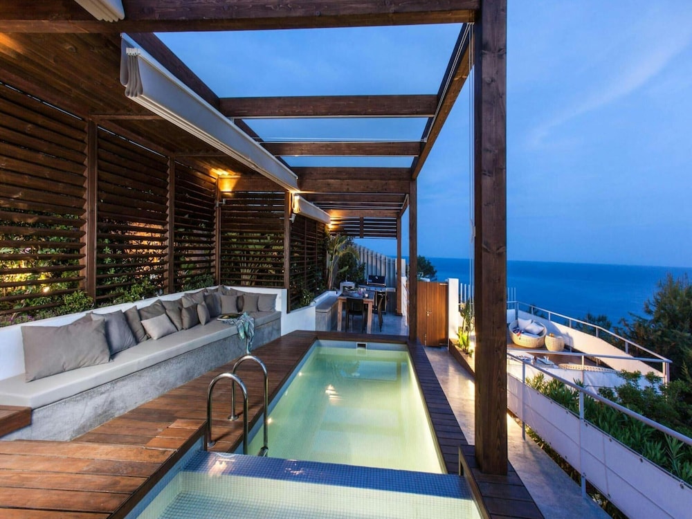 Holiday Home With Private Jacuzzi