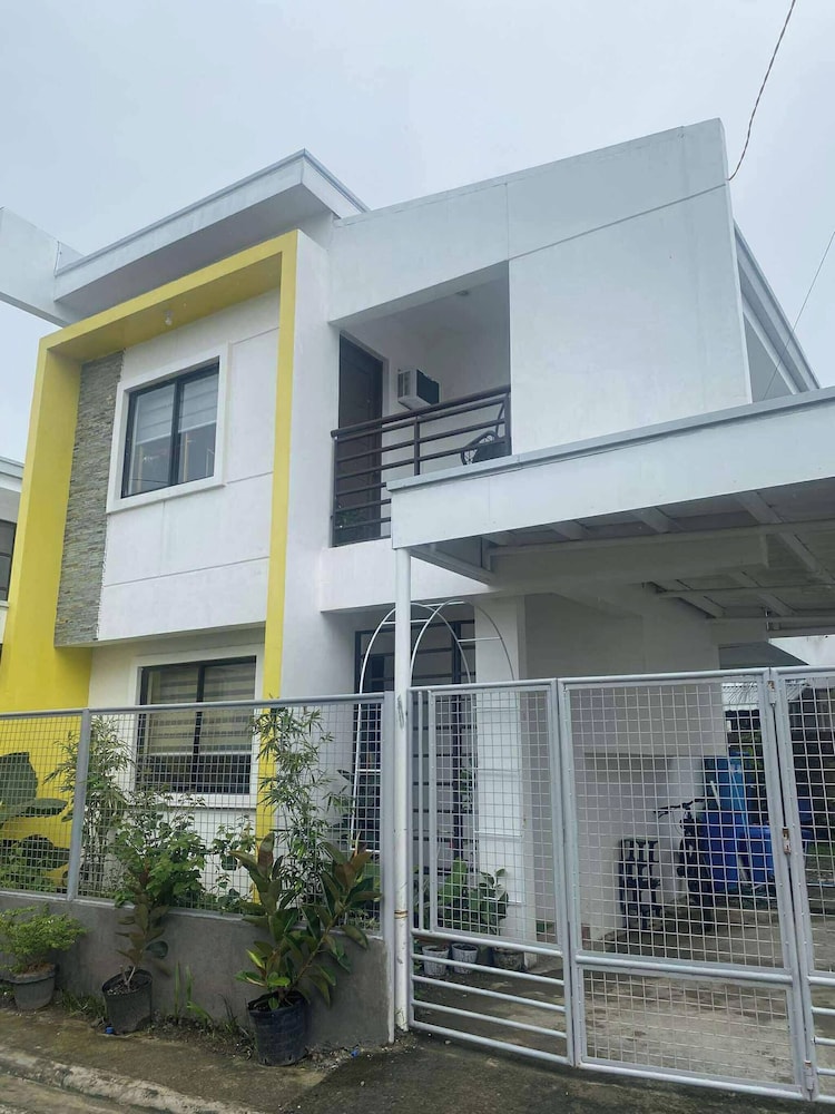 Charming Iloilo City House With Garden View