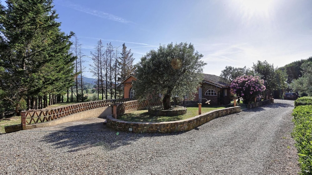 Virginia 8 in Gavorrano view 3