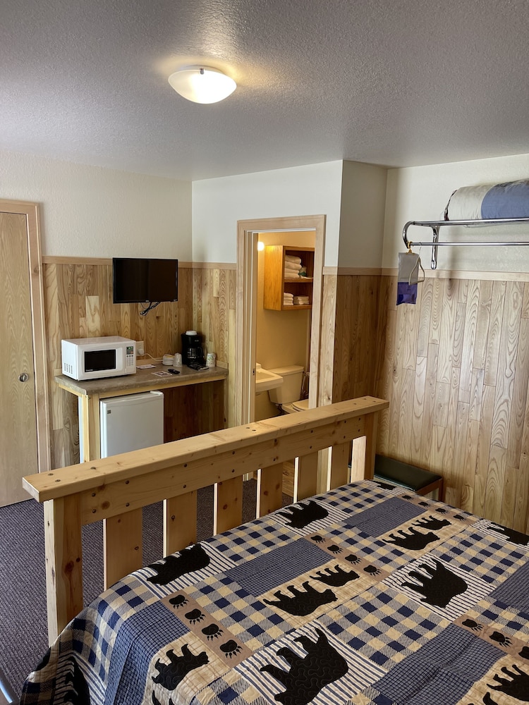 Sportsmen Motel view 5