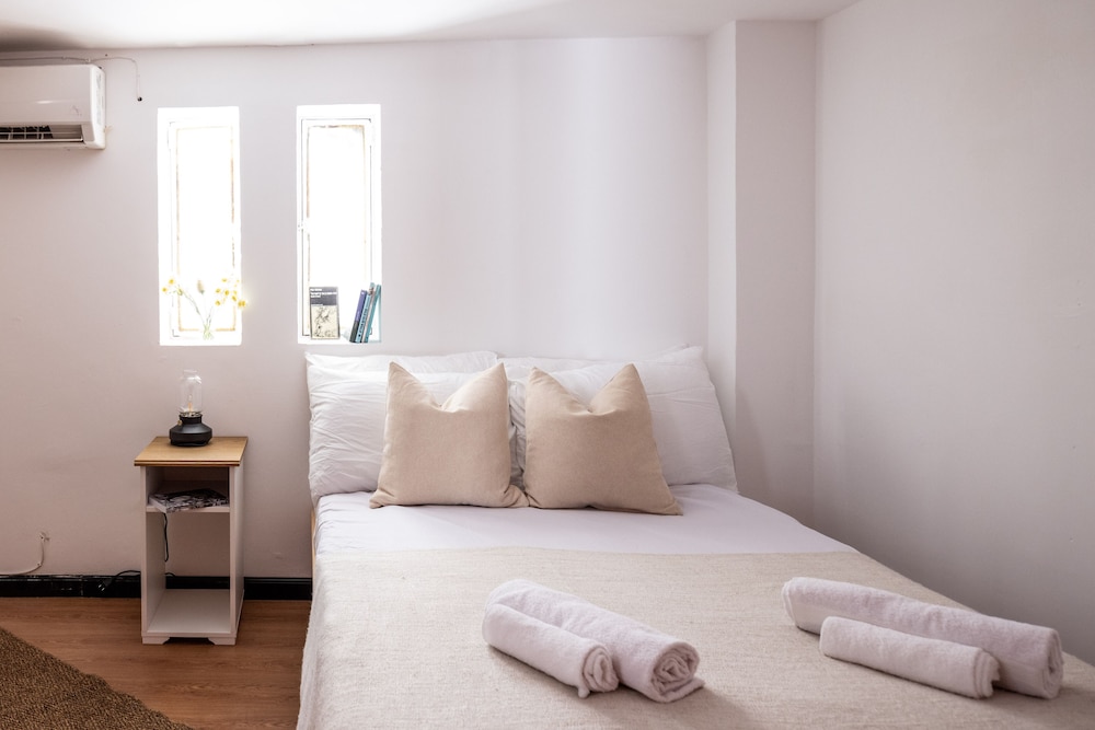 Artsy Nest in Haifa CTR by Sea N' Rent view 4