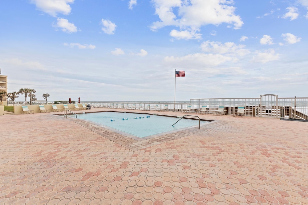 The Shores Club 1105