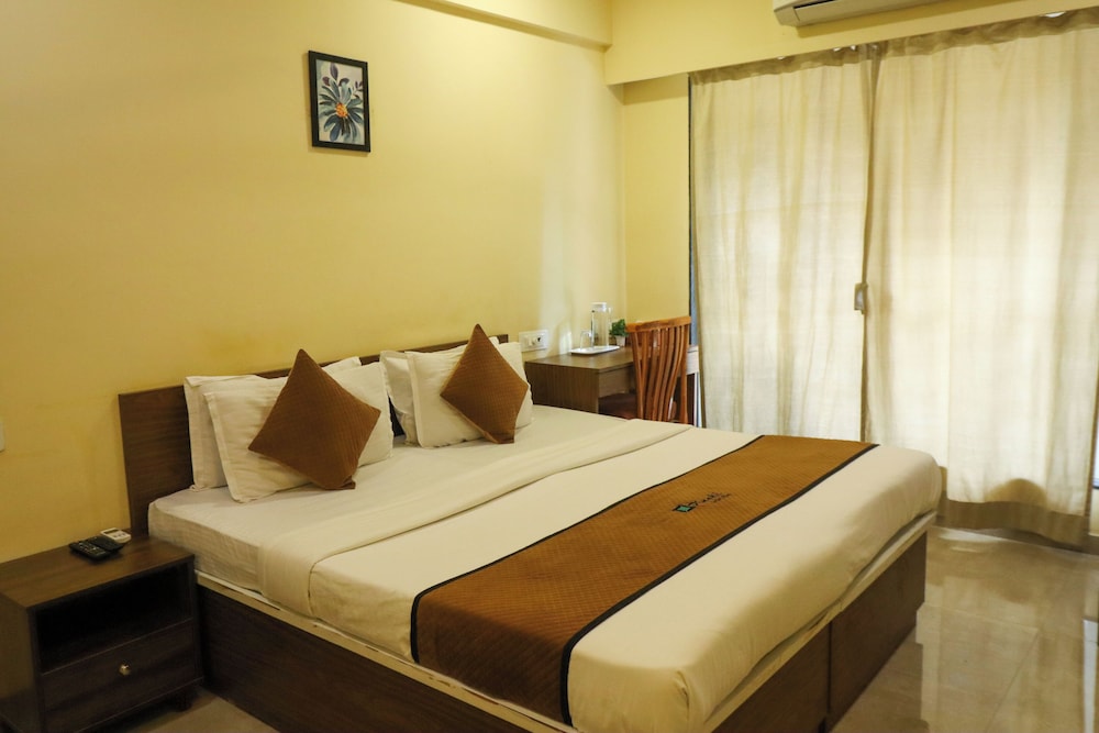 Pinaki Comfort Stay, Vile Parle - Near Airport