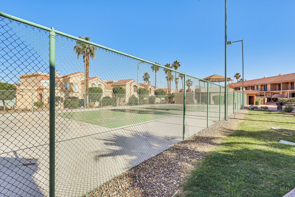 1 Mi to Beach: Condo w/ Pool in Lake Havasu City