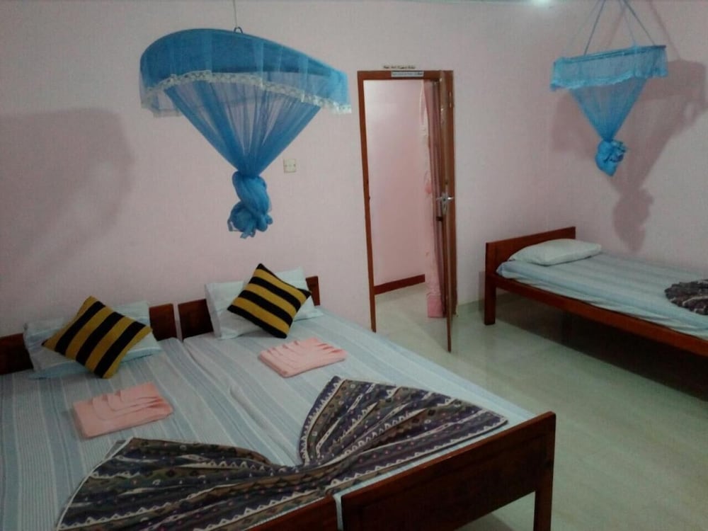 Lizzie Villa Guest House