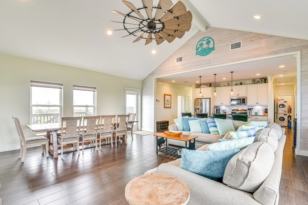 Canal-front Coastal Getaway in Gilchrist w/ Deck