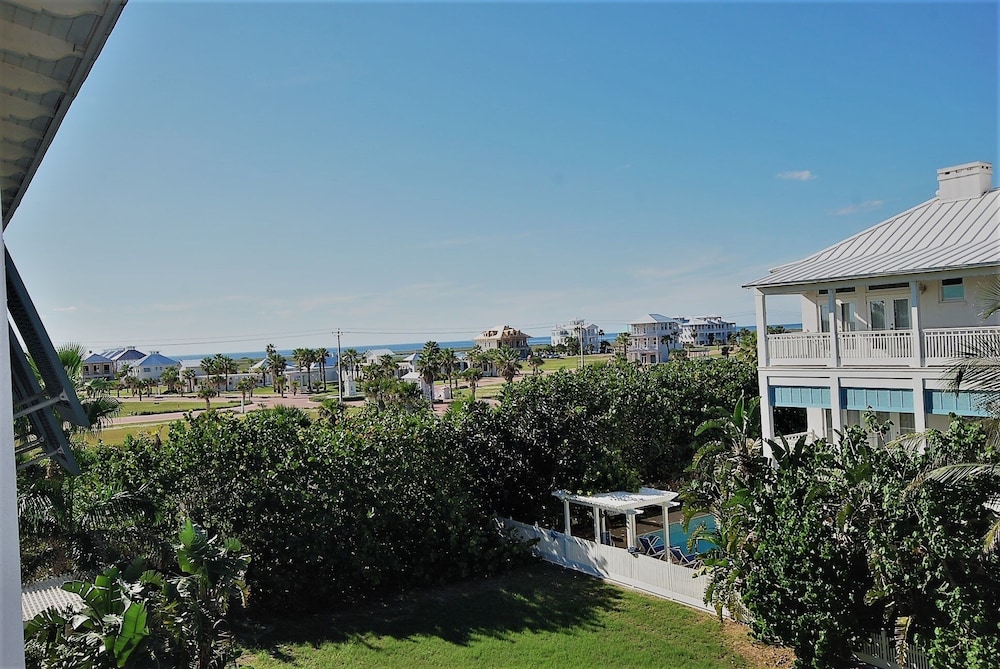 Bella Casa - Private House With Hot Tub 4 Bedroom Home by RedAwning